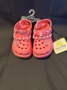 NWT- Girls Pink Heart Cutout Beaded Clogs - "Friendship Bracelet" Style size 8